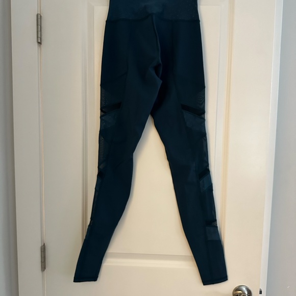 Mesh Zig Zag Lululemon Leggings - Picture 3 of 3